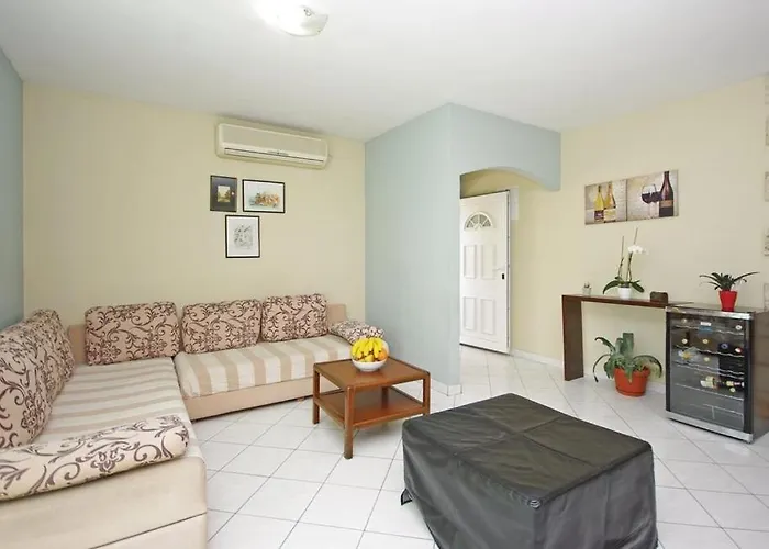 Family-friendly With Swimming Pool - 13772 Apartman Makarska